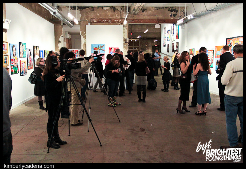 The crowd and cameras in the gallery